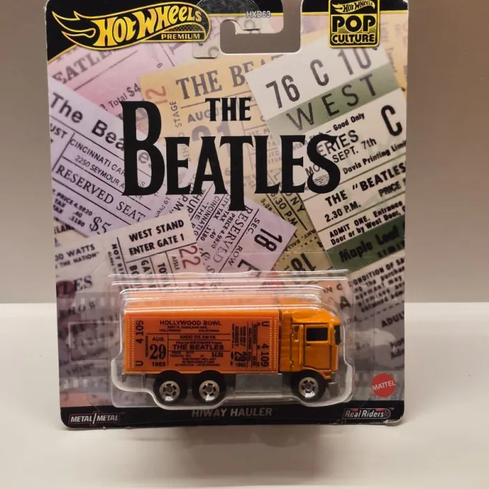 Hot Wheels Premium – Pop Culture The Beatles Hiway Hauler – Real Riders