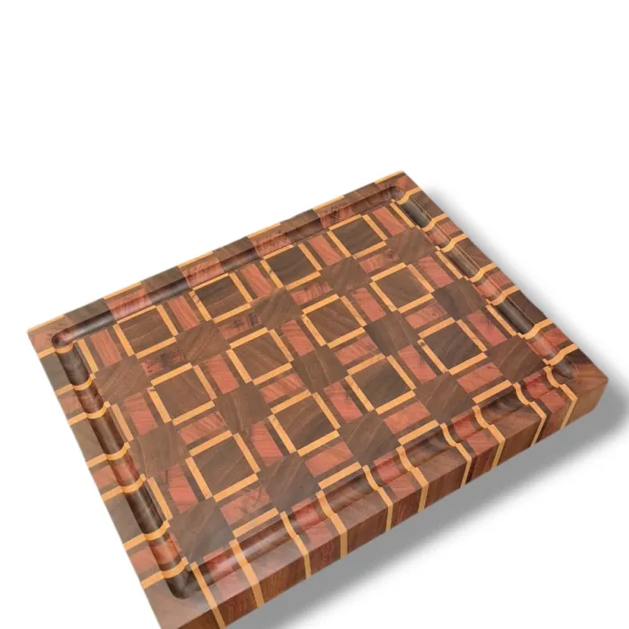 Tábua de Churrasco End Grain Xadrez – Marfim, Ipê-Roxo e Pau-Ferro
