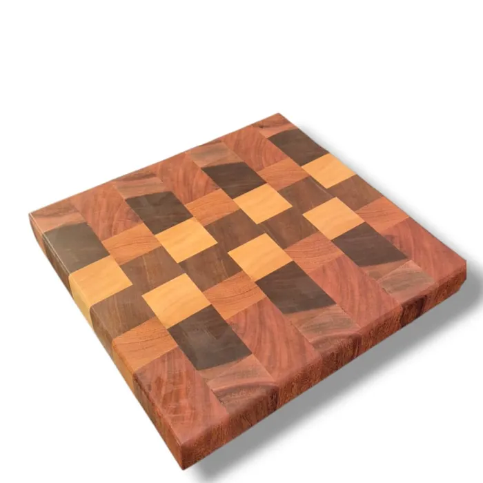 Tábua End Grain “Trama Geométrica” – Marfim, Pau-Ferro e Ipê-Roxo (22×24 cm)