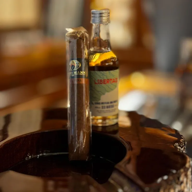 Cachaça Lamas 6 Madeiras + Charuto Dannemann Mata Fina Robusto