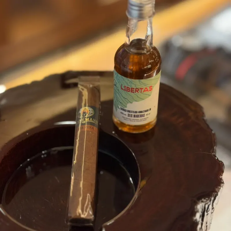Cachaça Lamas 6 Madeiras + Charuto Dannemann Mata Fina Robusto