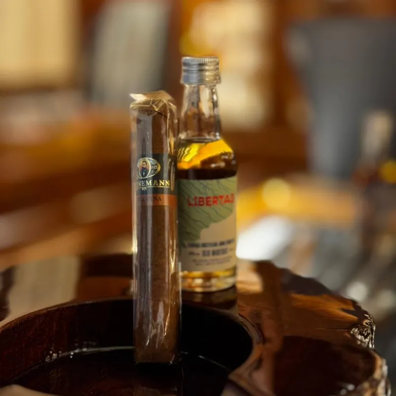 Cachaça Lamas 6 Madeiras + Charuto Dannemann Mata Fina Robusto