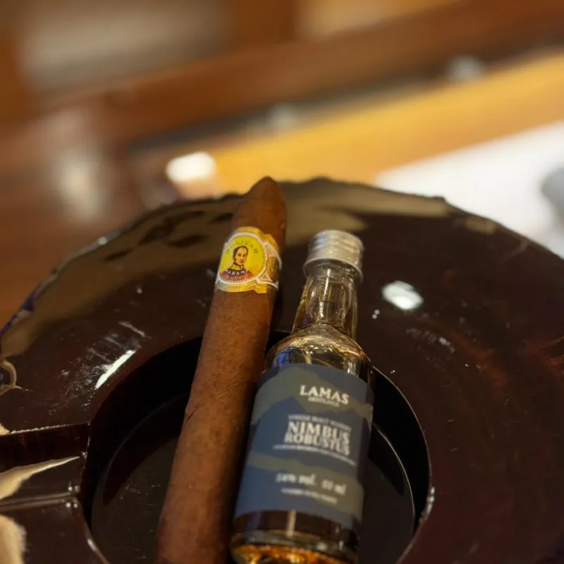 Whisky Lamas Nimbus Robustus + Charuto Bolívar Belicosos Finos